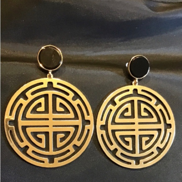 🍀New infinity circle stud dangle earrings - Picture 1 of 4